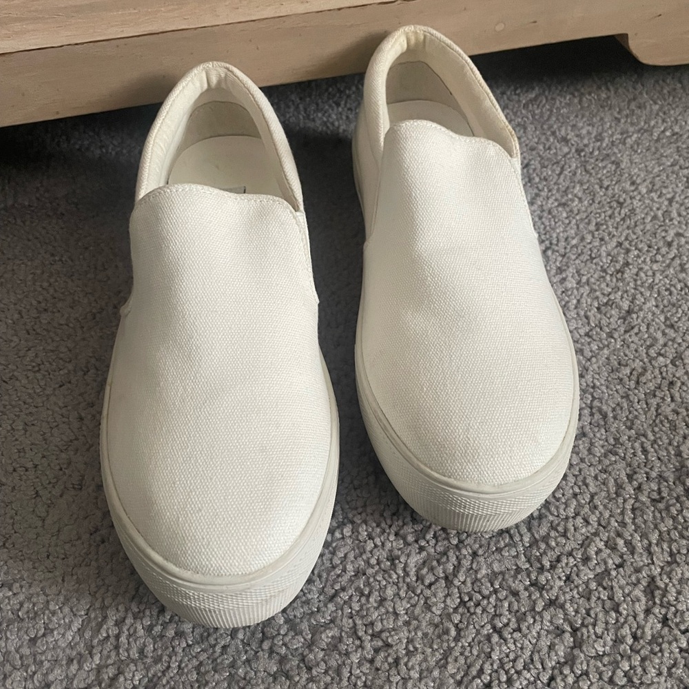 Steve Madden Gills White Canvas Low Platform Slip-On Sneaker/Shoe (Women)